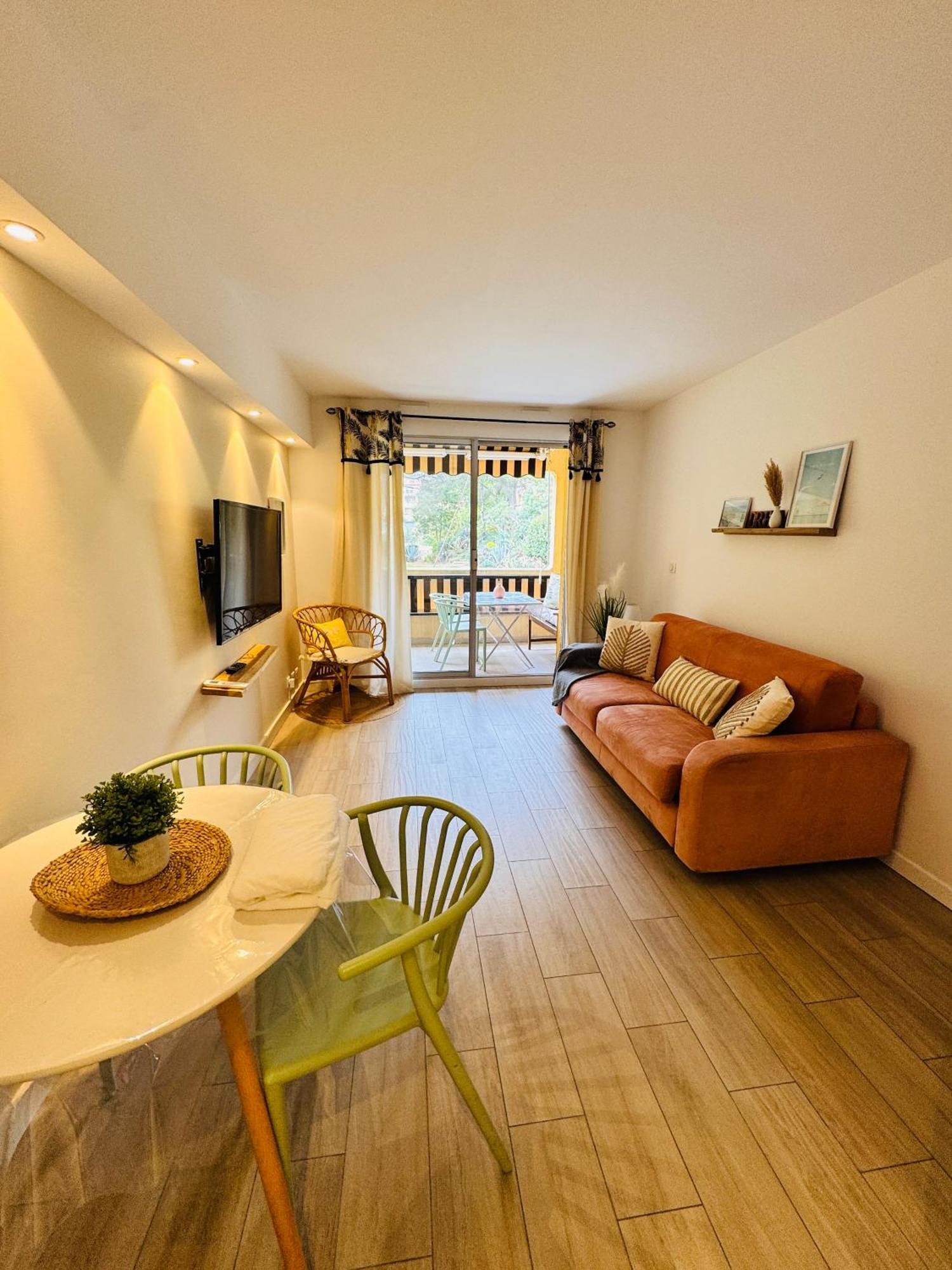 150m de la plage, appartement tout équipé Saint-Raphaël Esterno foto