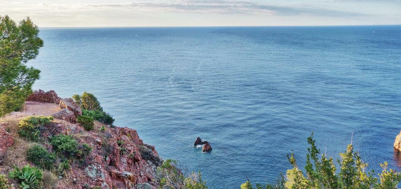 150m de la plage, appartement tout équipé Saint-Raphaël Esterno foto